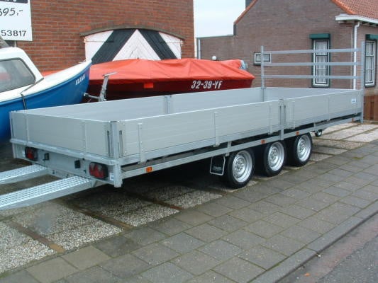 NIEUWE ANSSEMS PLATEAUWAGEN OP KENTEKEN