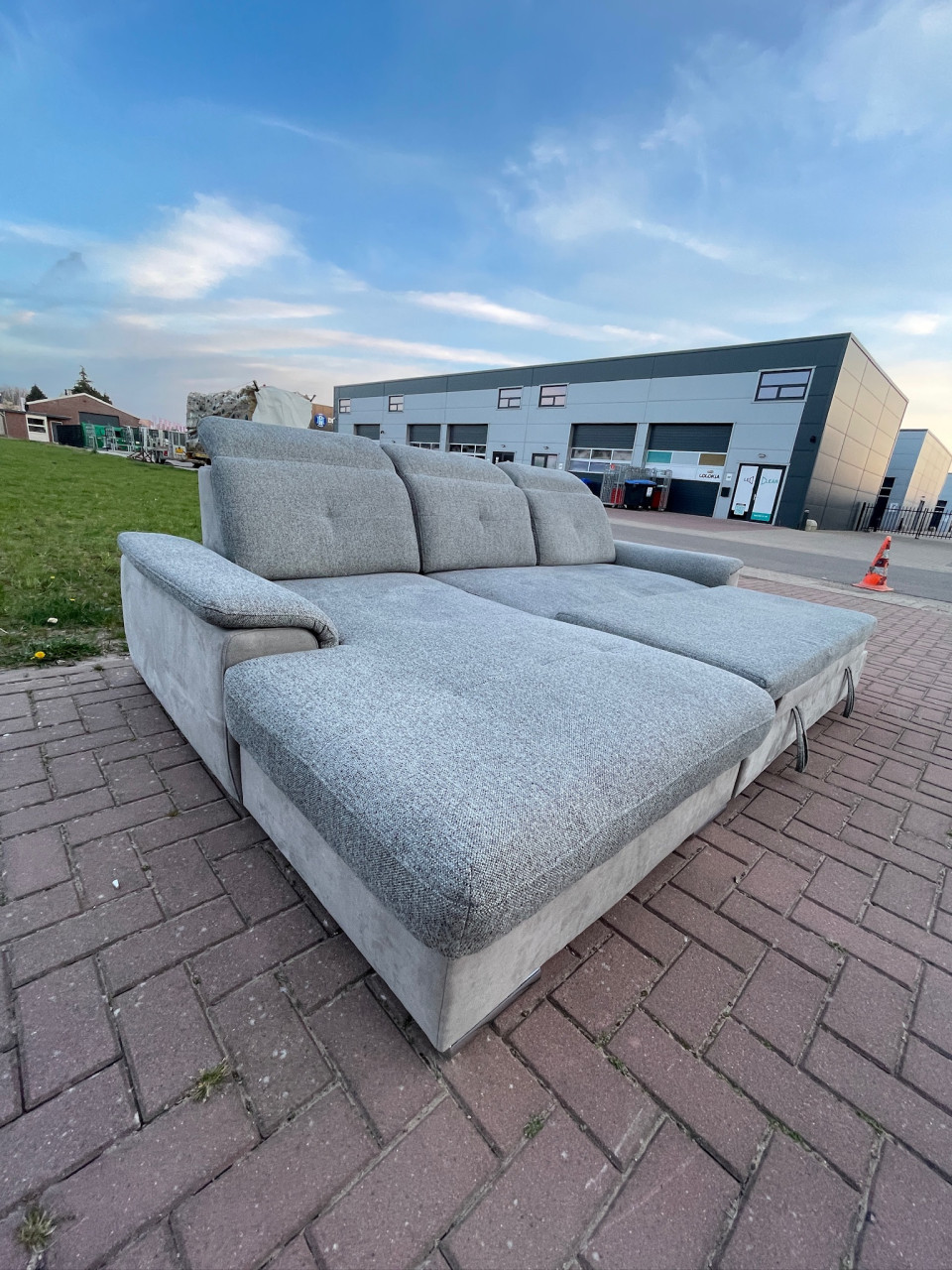 GRATIS LEVERING HEEL NL Moderne Grijs Stoffen Hoekbank + Slaapfunctie