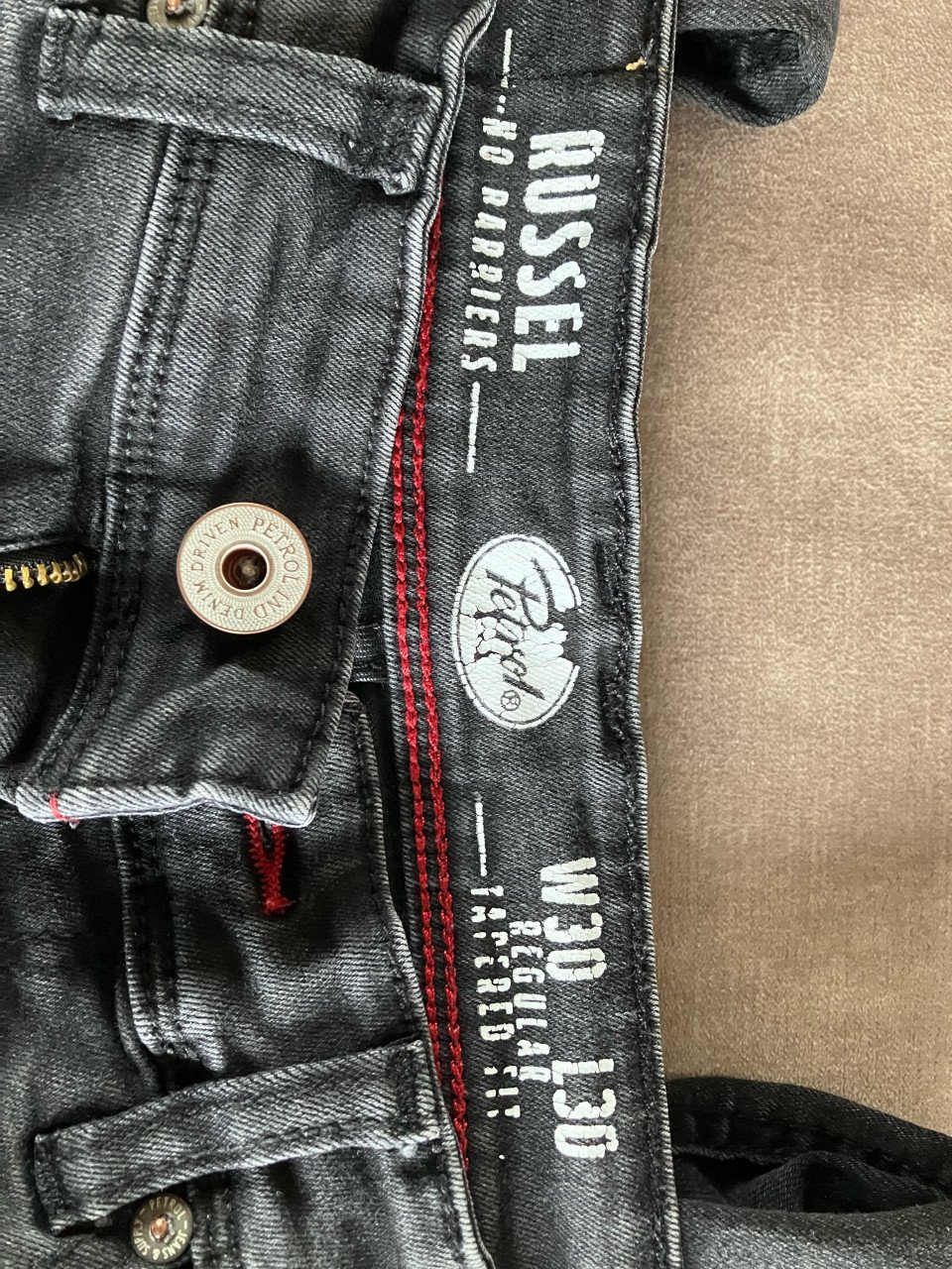 Te koop zwarte spijkerbroek