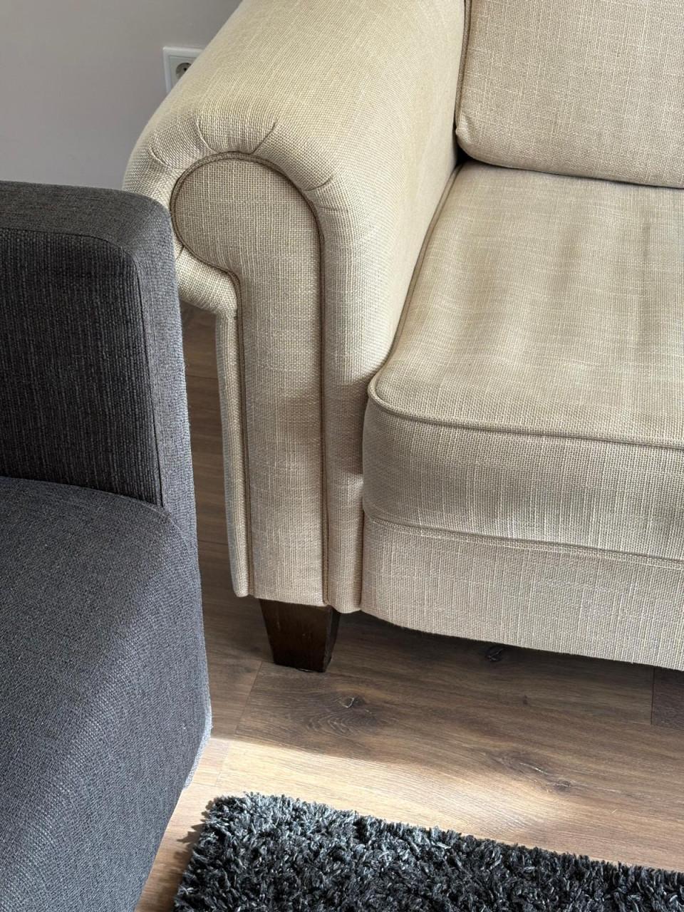 Bank + 2 fauteuils + salontafel + vloerkleed