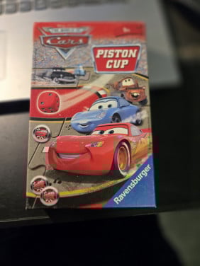 Bordspel Disney/Pixar  "Cars Piston Cup" van Ravensburger.