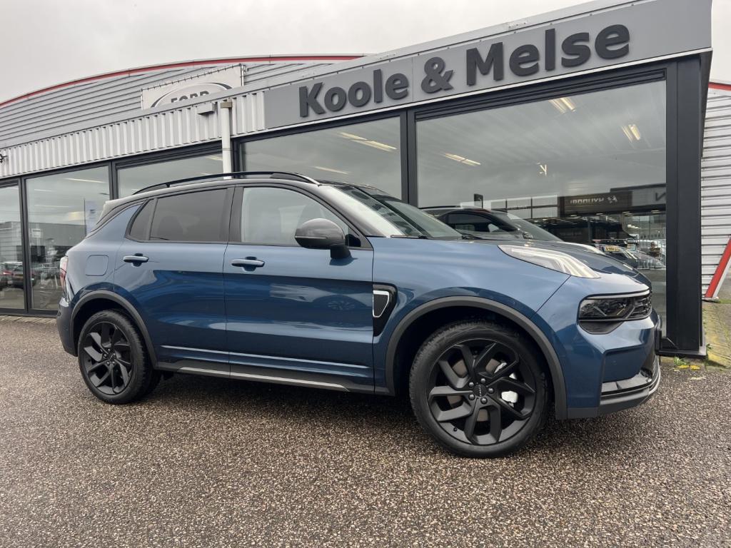 Lynk & Co 01 1.5 261pk plug in hybrid ,black edition , zwarte velgen , pano