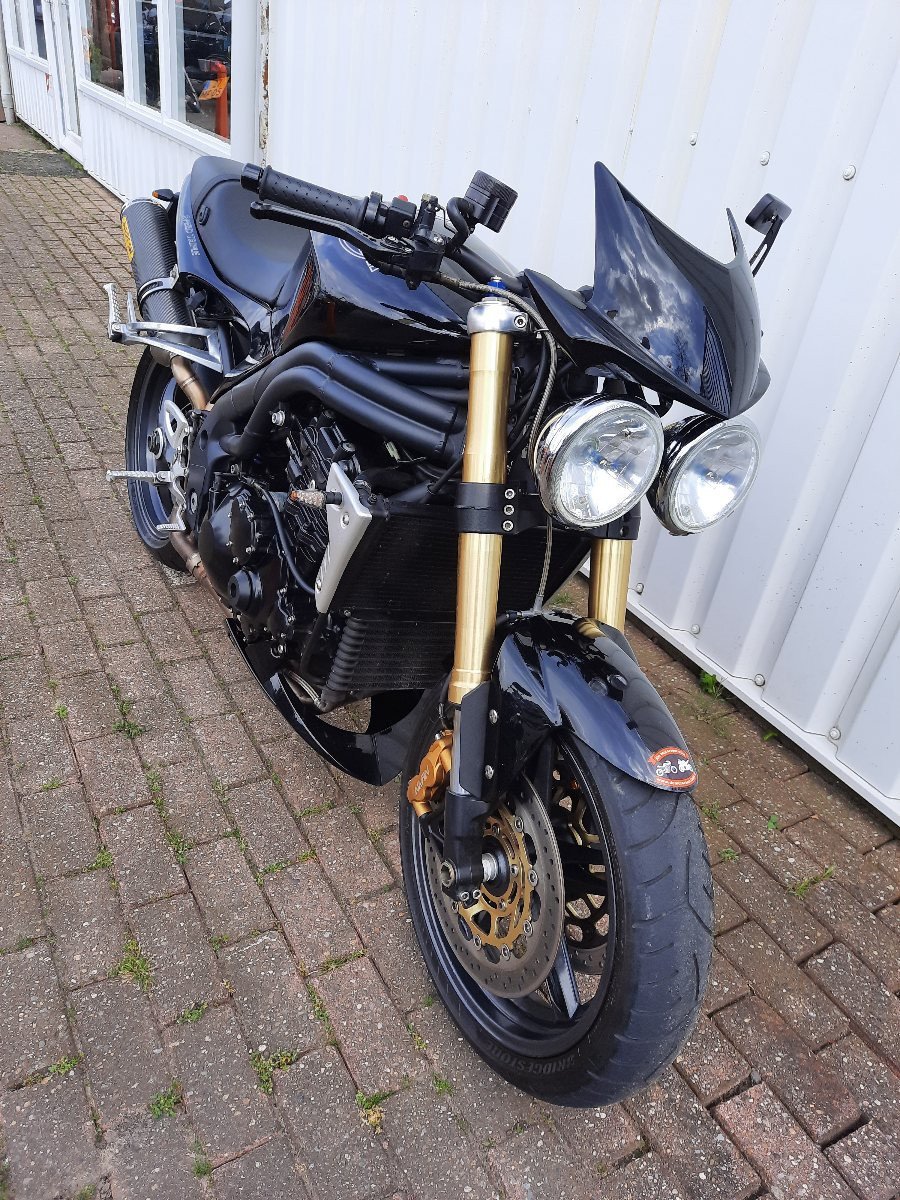 Triumph Speed Triple 1050, full options!