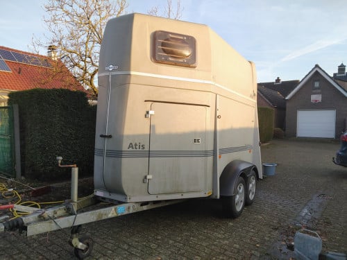 Trailer 2 p zadelkamer polyester opbouw hoog aluminium bodem Humbaur Atos