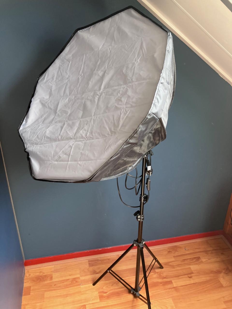 Studioflitsers, set van  Falcon Eyes SS200D;