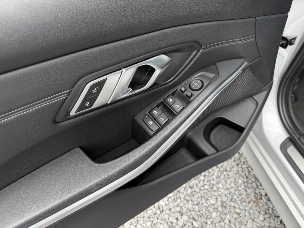 BMW 3-serie 320i automaat high executive sedan