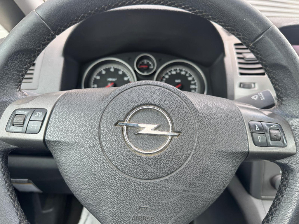 Opel Zafira 1.8 essentia/nwe distri/apk vol jaar/full option/trekhaak