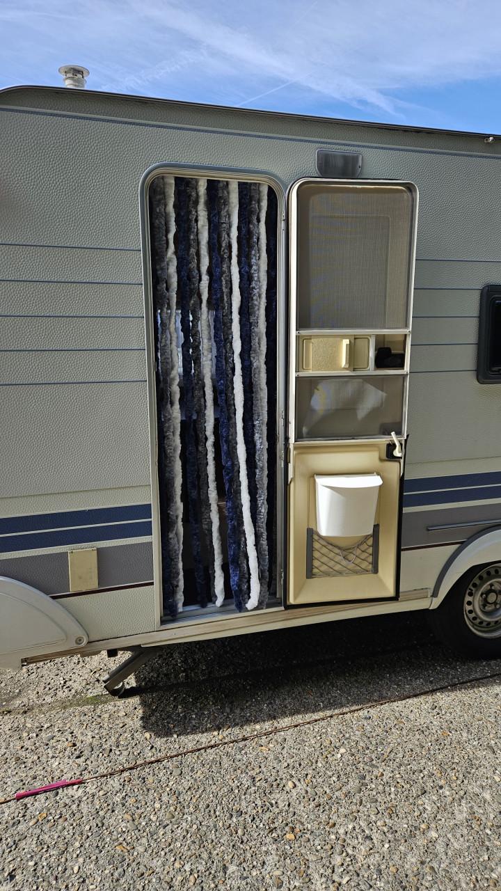 Keurige Hobby DE Luxe van 1999 met Isabella voortent + fietsendrager