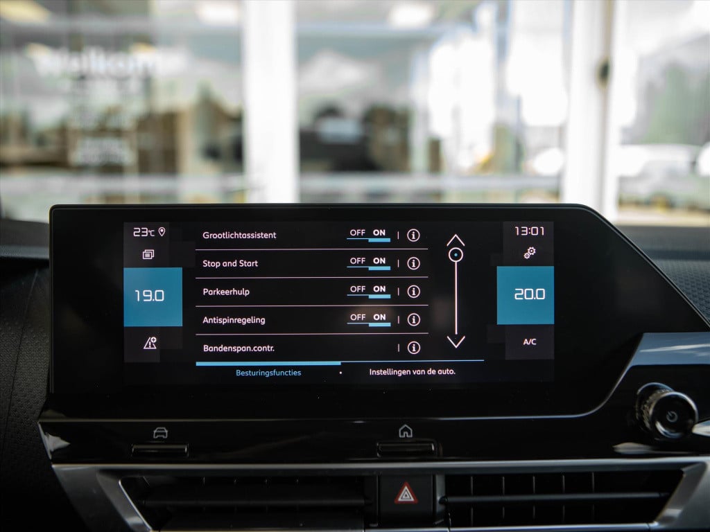 Citroen C4 1.2 puretech 130pk shine automaat | navigatie | hud | stoelverwa