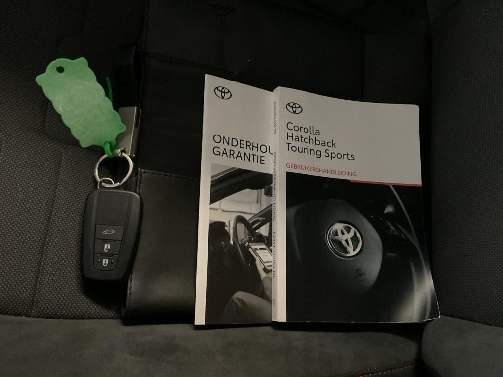 Toyota Corolla Touring Sports 1.8 hybrid executive | navi | bi-tone | camer