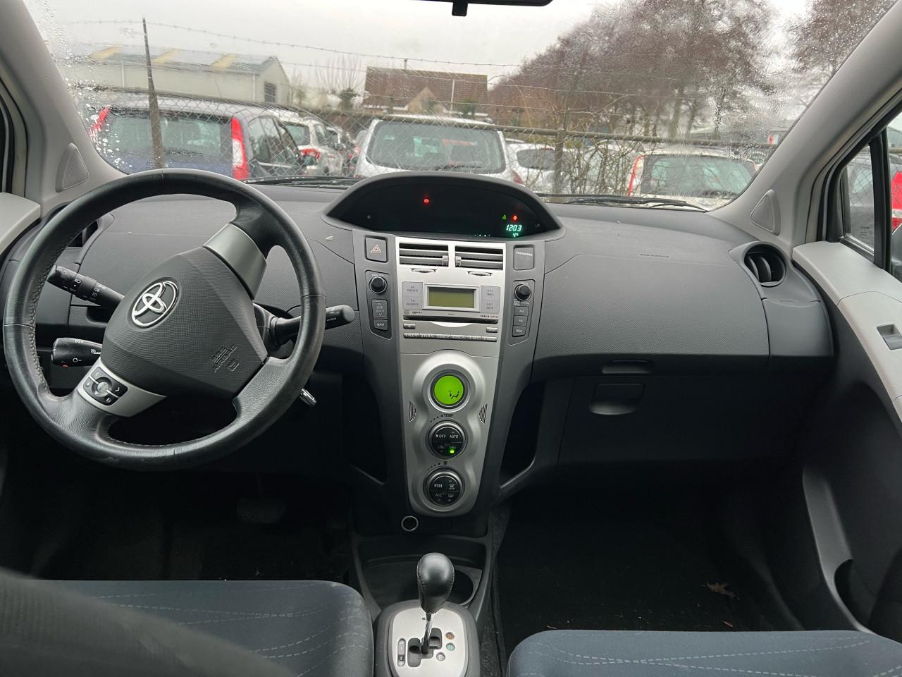 Toyota Yaris 1.3VVTi Luna 73.739KM Automaat