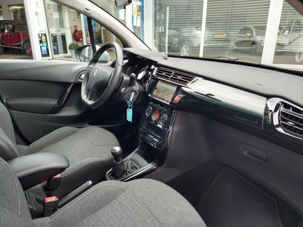 Citroen C3 1.2 82 pk collection nav/clim/trekhaak