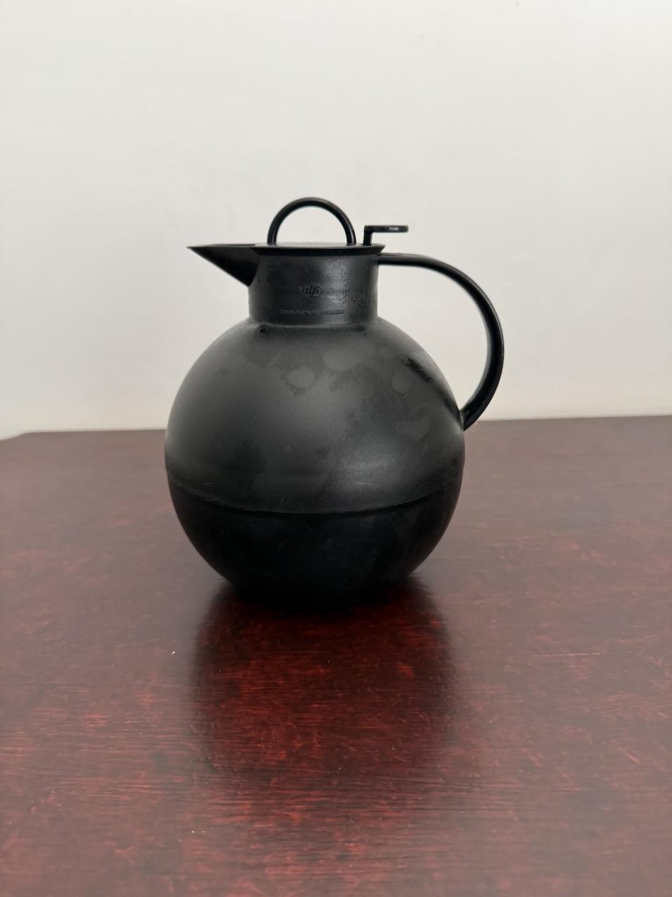 Alfi theekannen (zwart + geel) – ontwerp Ole Palsby