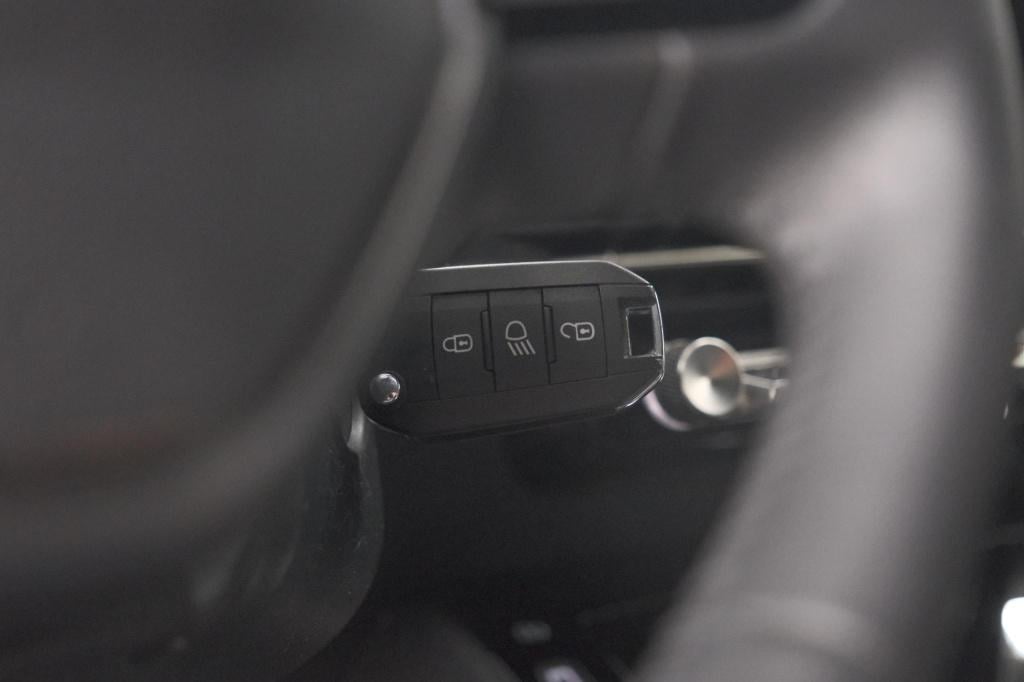 Peugeot 2008 1.2 hybrid 145 allure | apple carplay | climate control | park