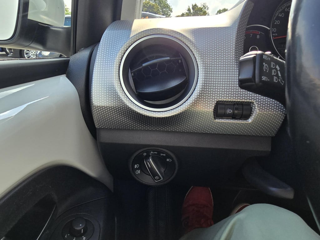 Volkswagen UP! 1.0 bmt high up!