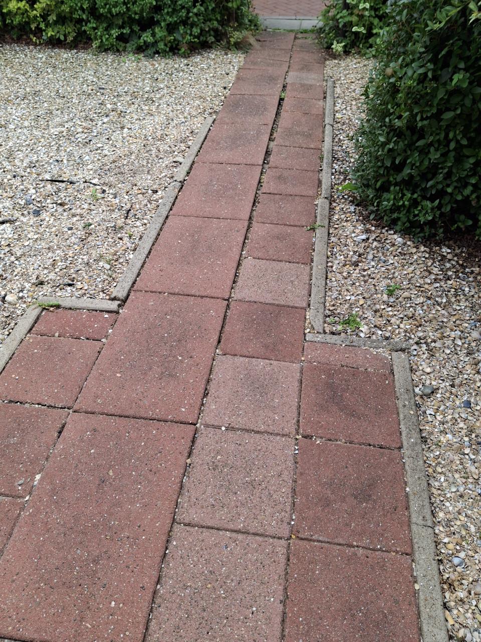 Gratis af te halen: Ruim 100m2 tegels