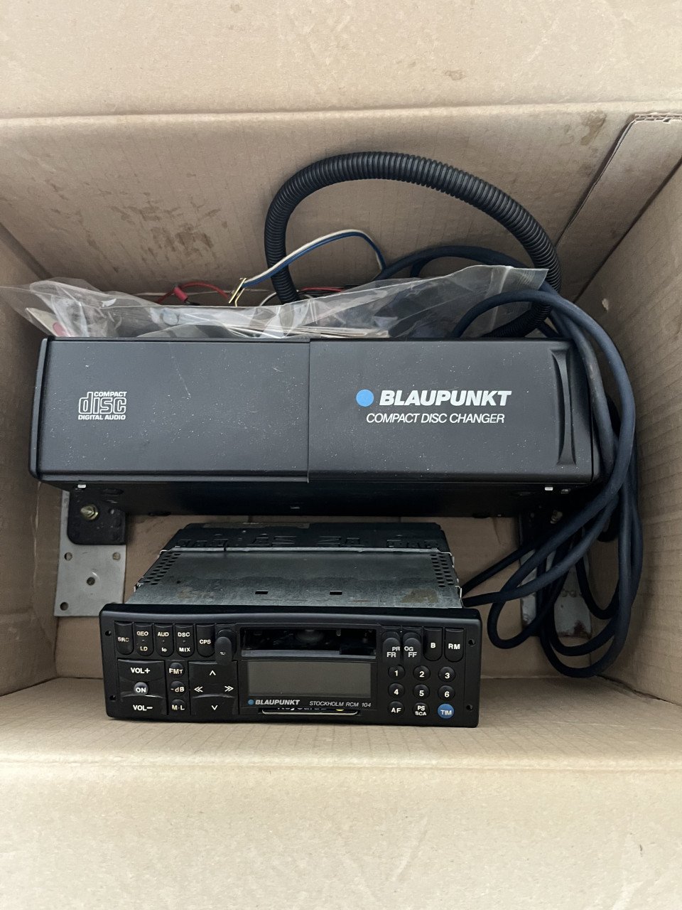Blauw punkt radio met 10 cd wisselaar