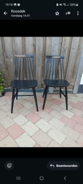 Te koop,  2 houten stoelen