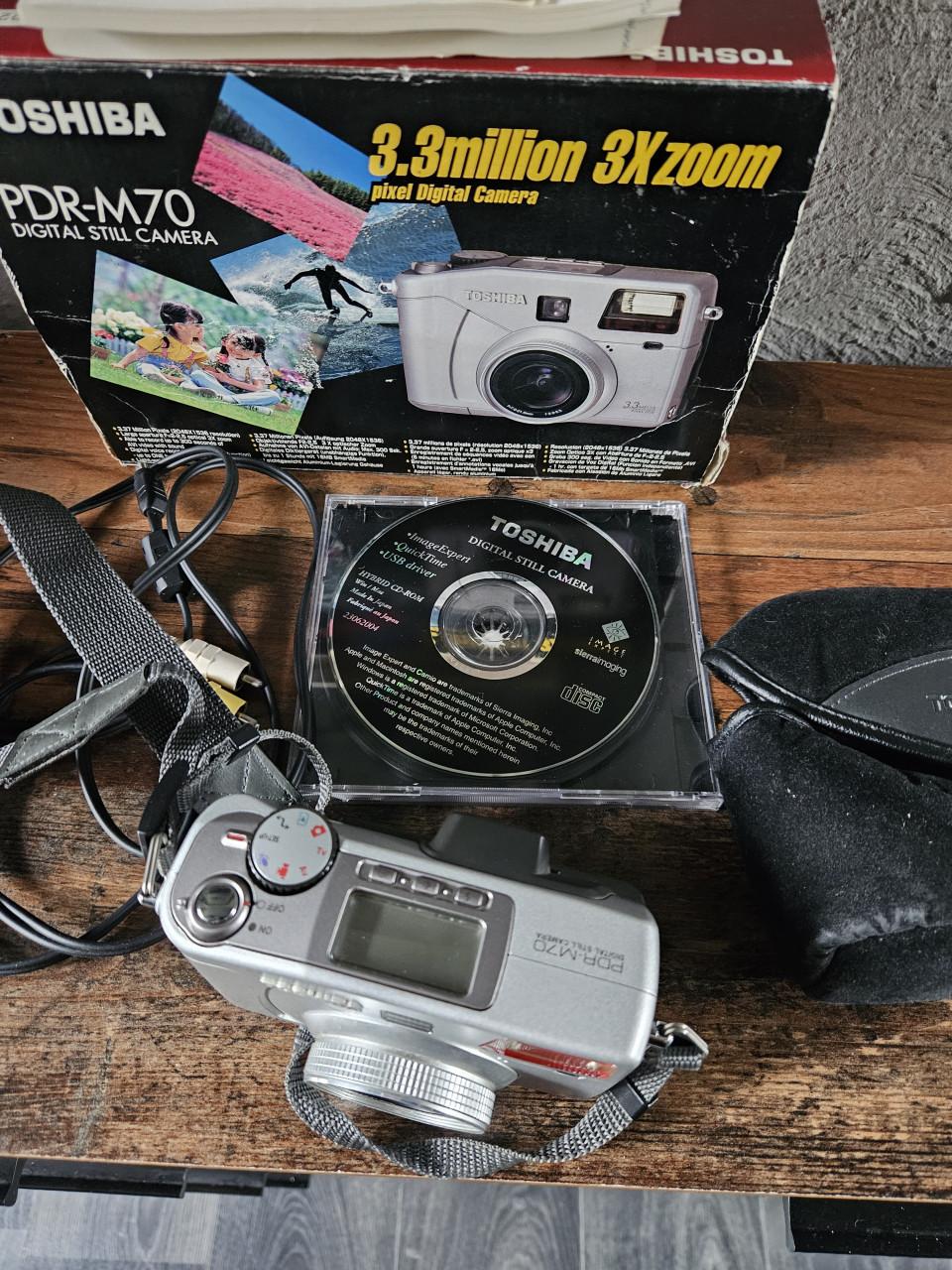 Zgan Toshiba PDR-M70 Digitale Camera met 3.3MP en 3x Zoom