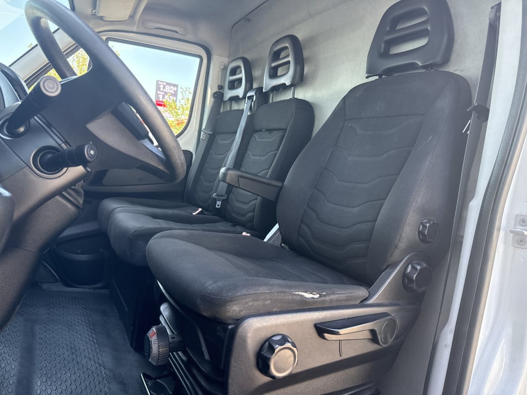 Iveco Daily 35s13v 2.3 352 h2 | airco | camera | geveerde stoel | 3.5t trek