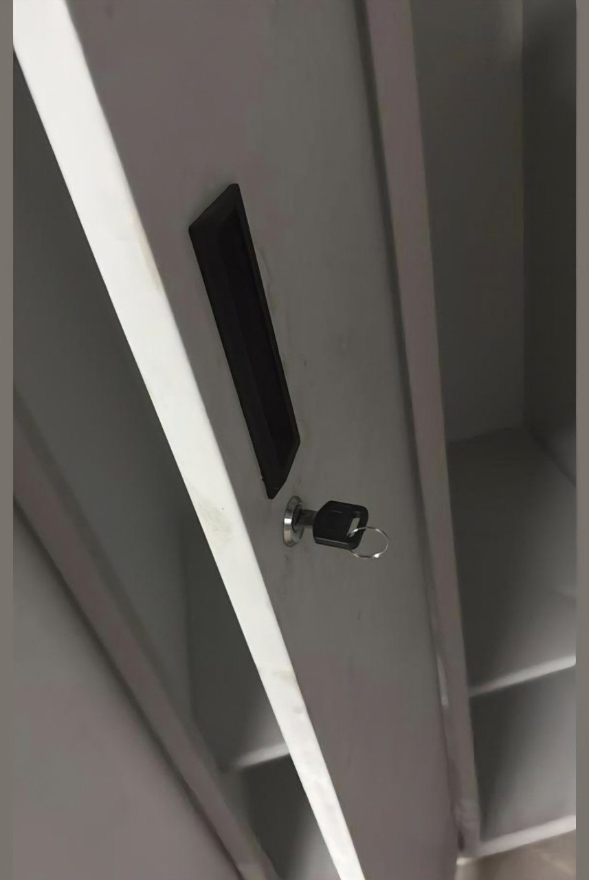Lockers 3-deurs (2 stuks)