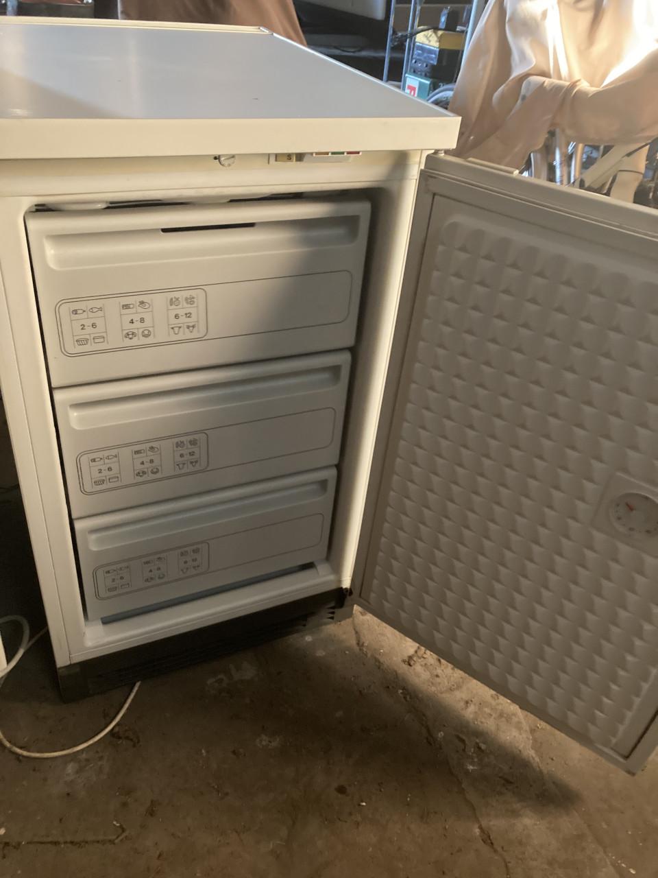 EDY koelkast en Bosch vriezer tafelmodel