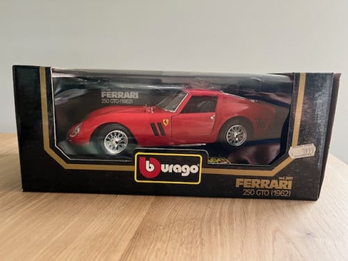 Te koop : Burago modelauto 1-18