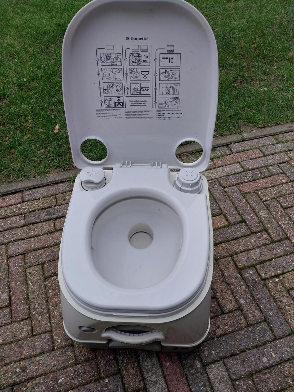 Dometic sealand toilet