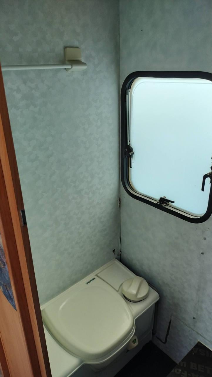 Adria 431 DD (2002) met voortent