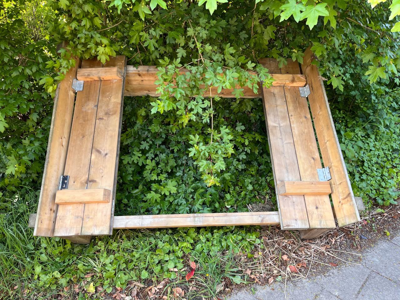 Gratis afhalen: Zandbak met deksel/bankjes