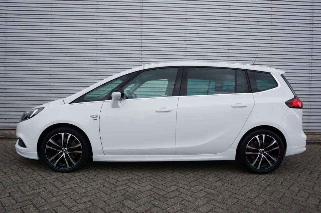 Opel Zafira 1.6 turbo business executive 7p. airco / navi / cruise / elektr