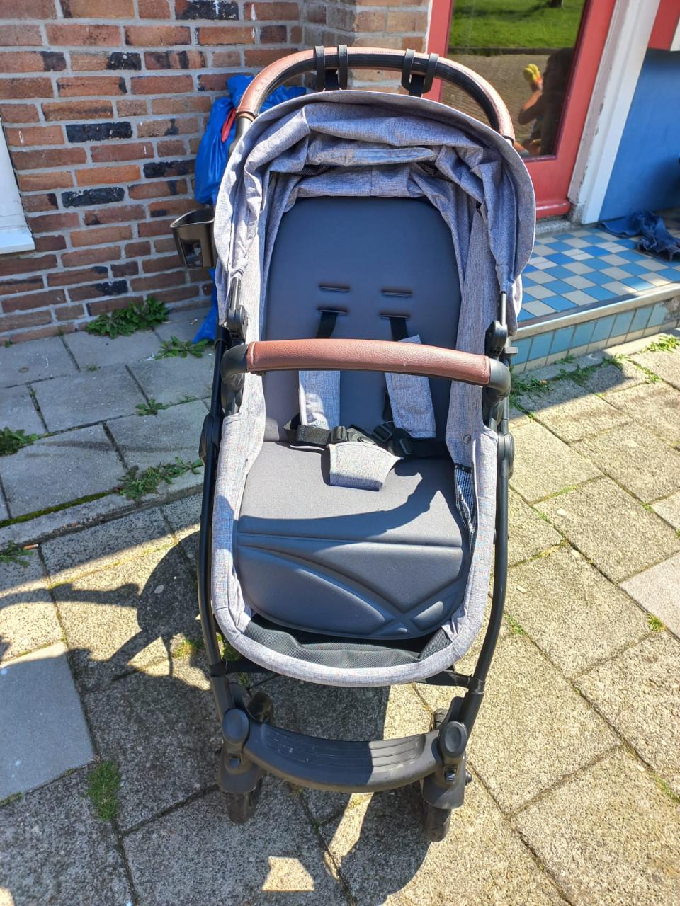 3 in 1 Kinderwagen/Combiwagen + Beetje Kleding