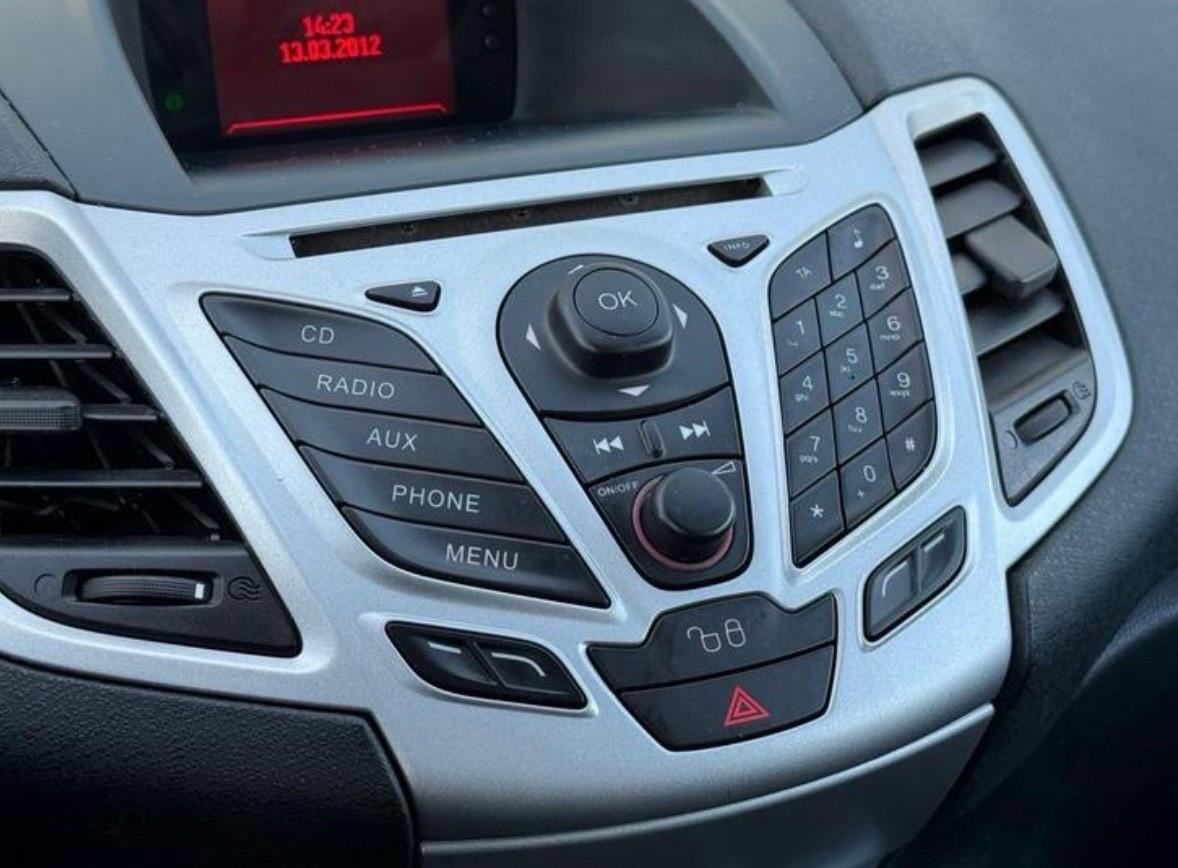 Zeer nette Ford Fiesta met 92.000km (usb,bluetooth en stoelverwarming)