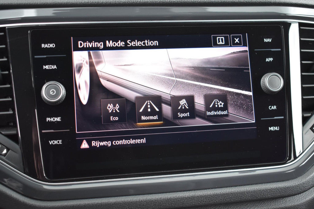 Volkswagen T-roc 1.0 tsi sport | virtual cockpit | trekhaak | camera | nap 