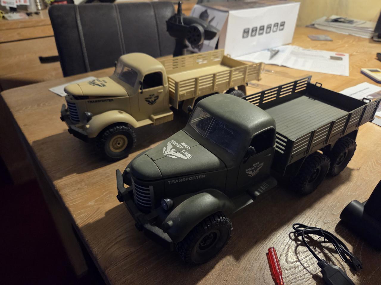 2 vrachtwagens 6x6 rc