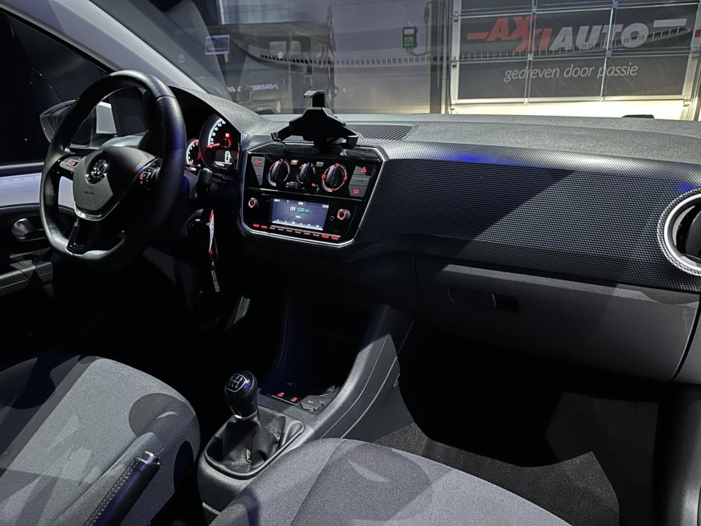 Volkswagen UP! 1.0 bmt move up! *camera*pdc*cruise*