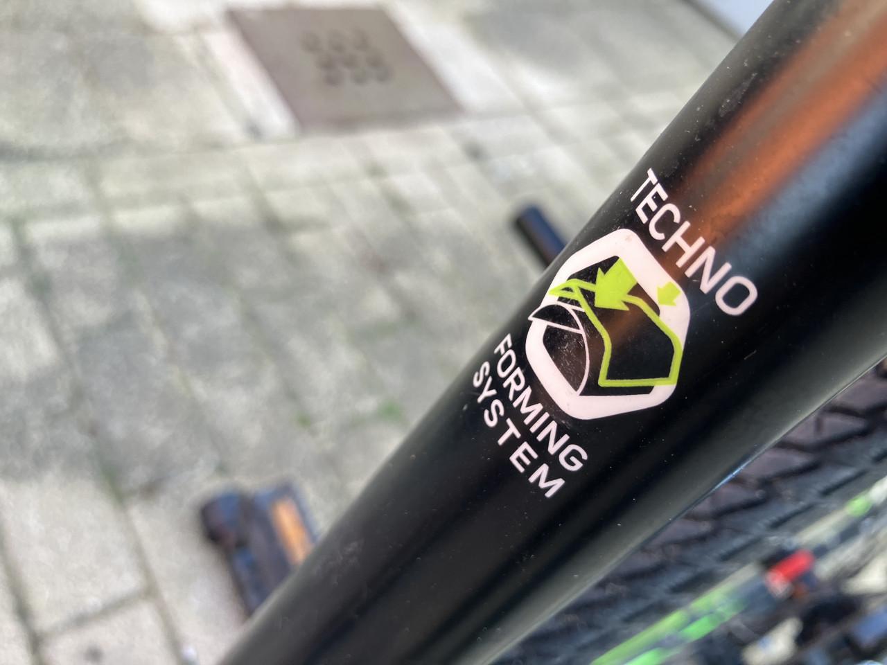 Merida reisfiets / gravelbike met BOB yak en home trainer