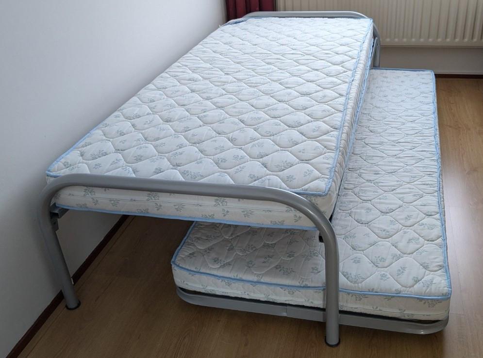 LOGEERBED / ONDERSCHUIFBED 200x90