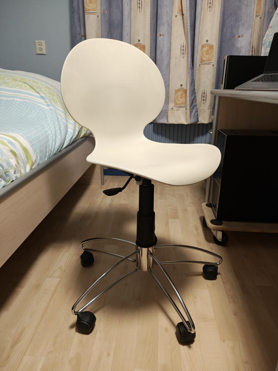 Bureau met verstelbare burostoel