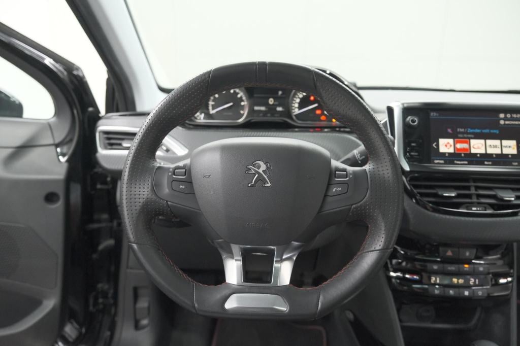 Peugeot 2008 puretech 110 eat6 gt line | trekhaak | camera | panoramadak | 