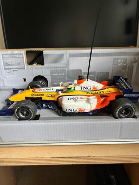 F1 wagen de F28 van Renault- collectors item Schaalmodel