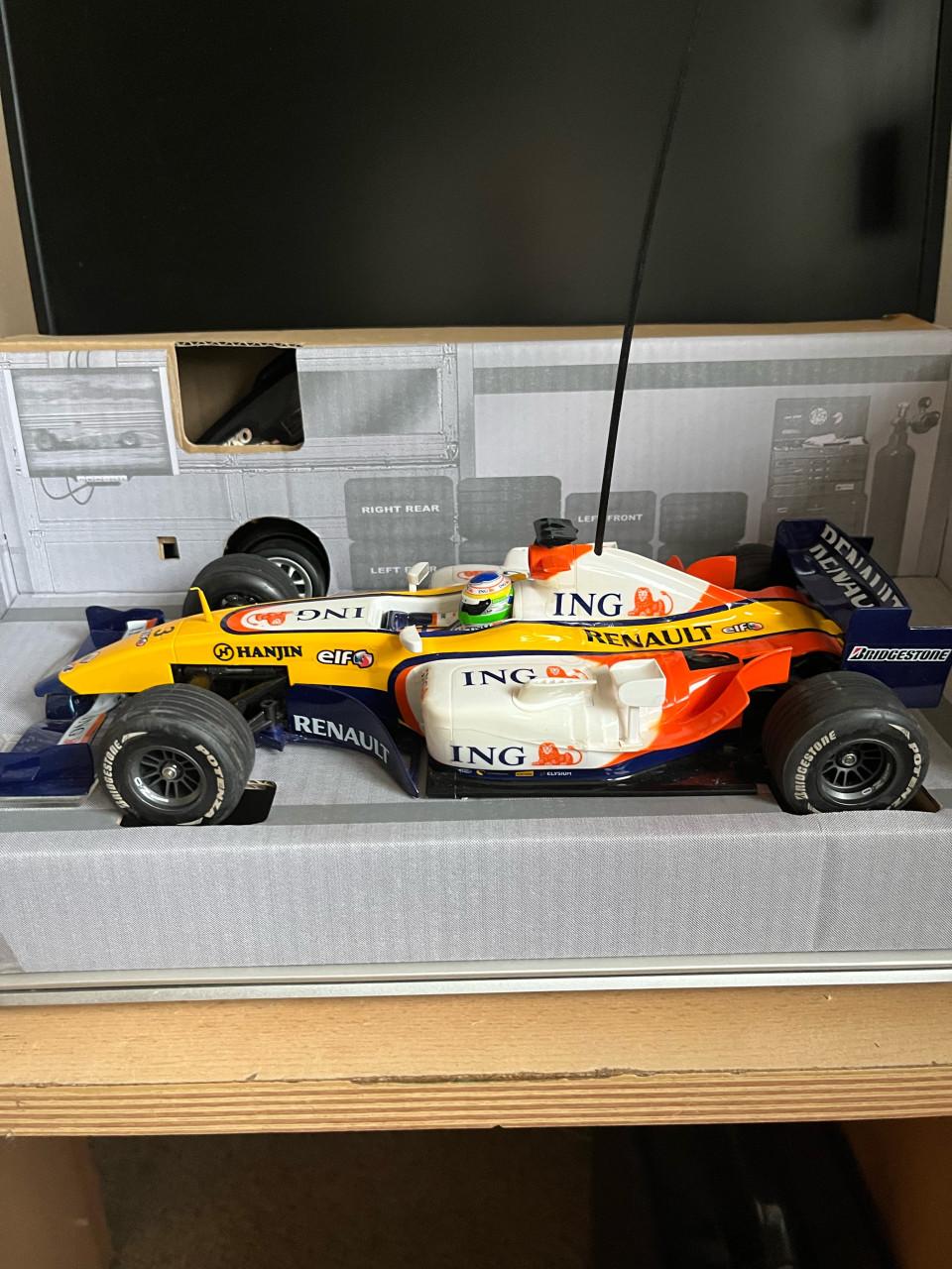 F1 wagen de F28 van Renault- collectors item  Radiografisch Schaalmodel