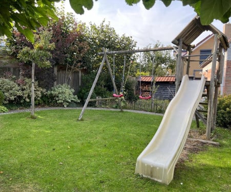 Speeltoestel tuin met glijbaan schommels voor buiten