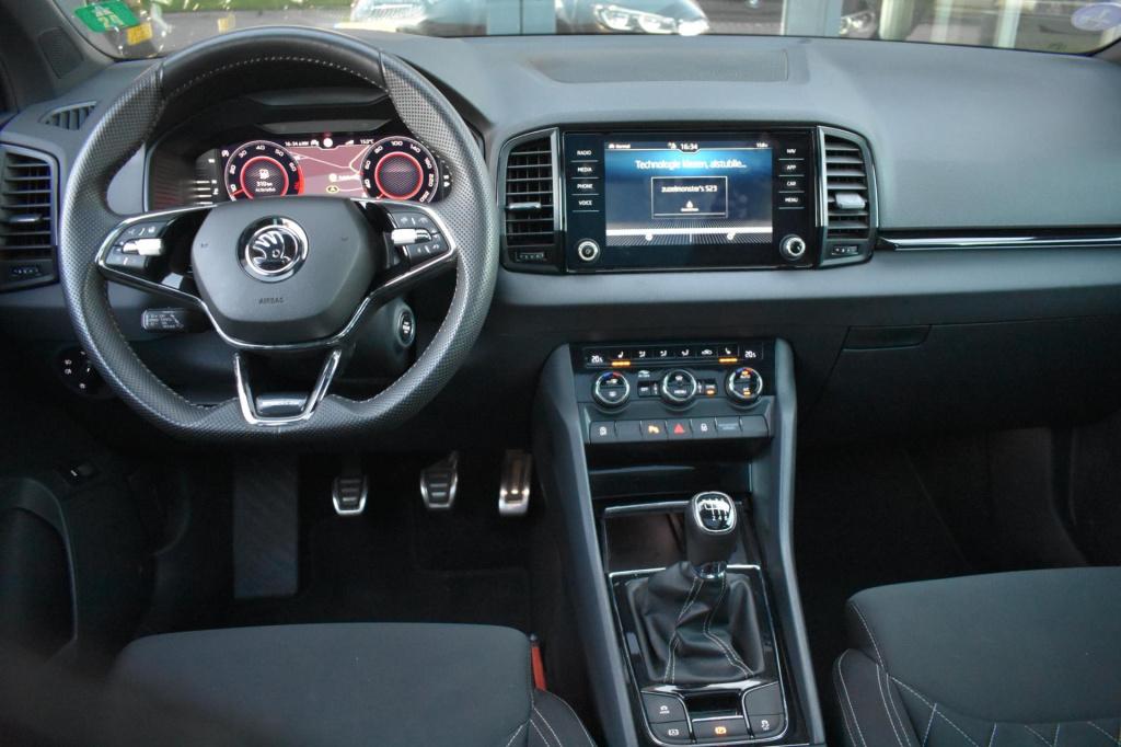 Skoda Karoq 1.5 tsi act sportline mj21 | trekhaak | pano | apple carplay | 