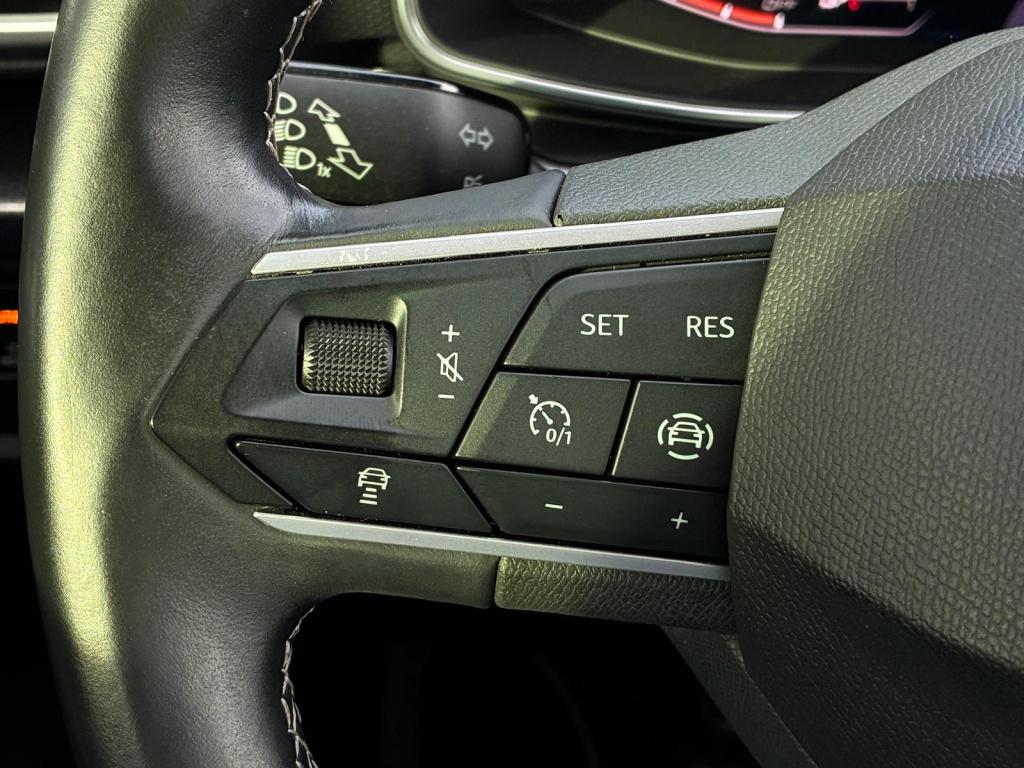 Seat Leon 1.5 tsi | acc | navi | stoel/stuurverwarming | apple carplay | na