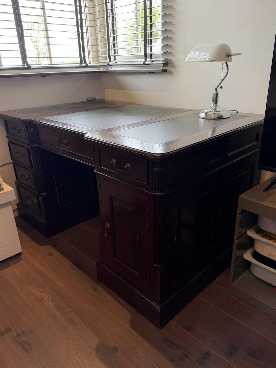 Klassiek bureau