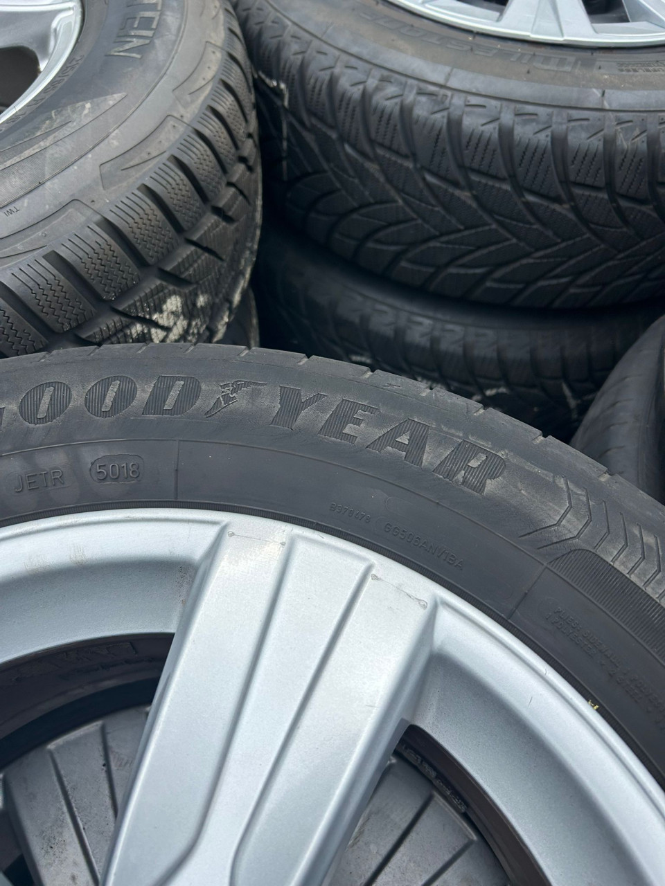 RENAULT LM 16 INCH GOODYEAR EFFICENCEN GRIP