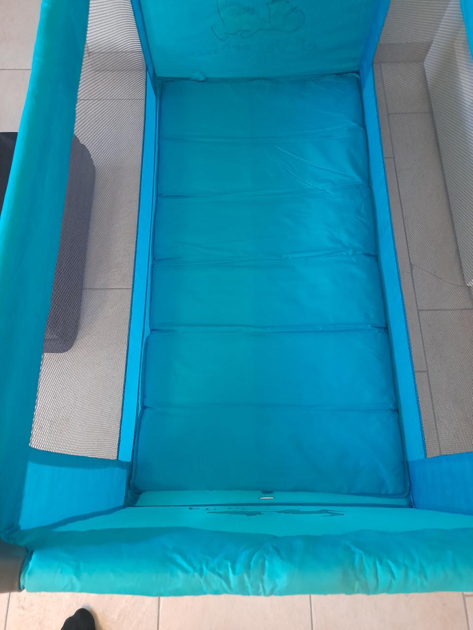 Campingbedje met extra matras (in goede staat )