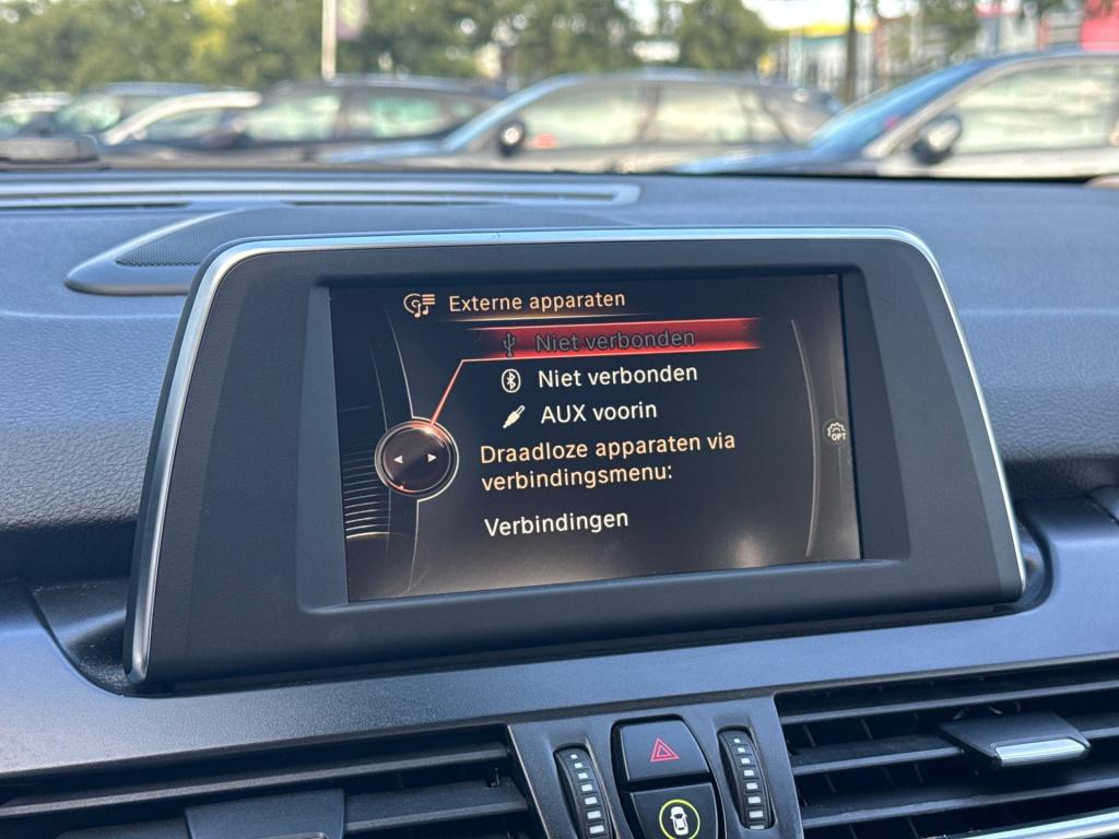 BMW 2-serie gran tourer 220i luxury 7p. * trekhaak * leer * panoramadak * n