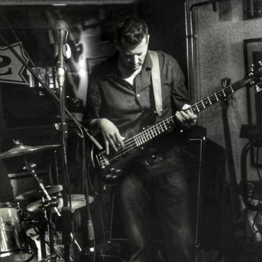 Bassist zoekt